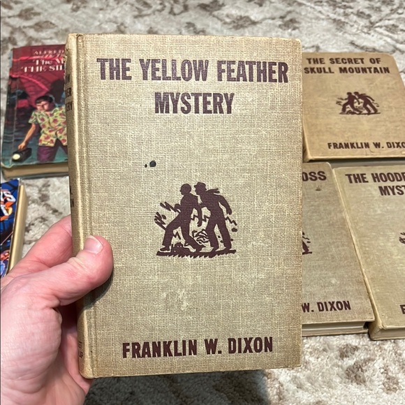 Hardy Boys and Alfred Hitchcock Mystery Book Set - Picture 5 of 17